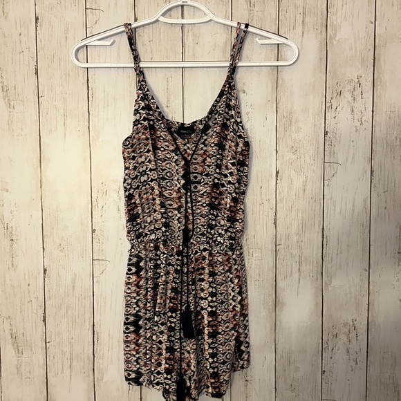 Rue 21 Romper - Picture 5 of 11